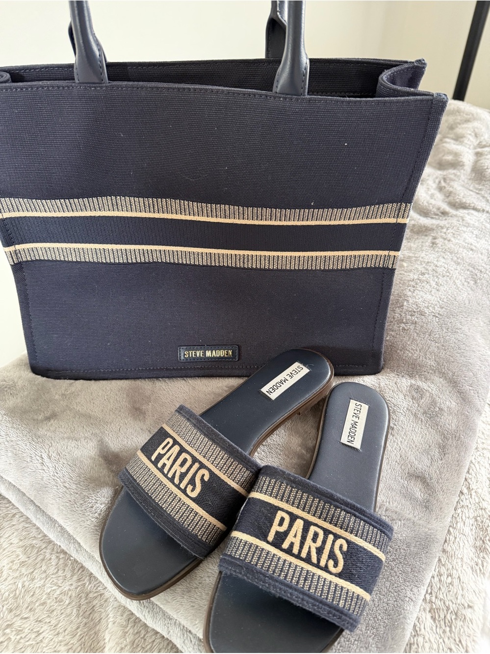 Steve Madden Navy and Tan Paris Slide Sandal & Tote Set